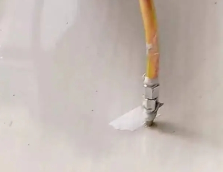 纳雍瓷砖空鼓维修公司专业解答在瓷砖铺贴过程中，如果使用的砂料过粗（如全部使用了粗砂），可能会导致以下问题